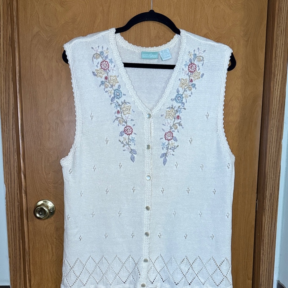 220 Hickory Cardigan Sweater Vest Womens 3XL Button Front Embroidered Floral
